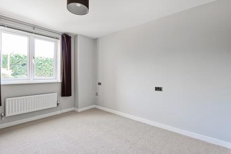 2 bedroom Flat to let in Gemini Close, Golden Valley, Cheltenham, GL51