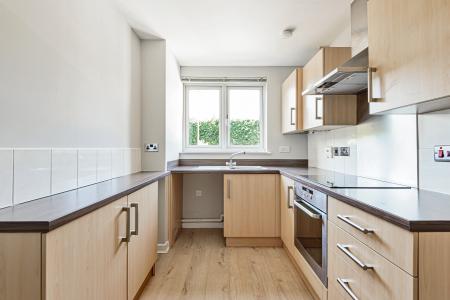 2 bedroom Flat to let in Gemini Close, Golden Valley, Cheltenham, GL51