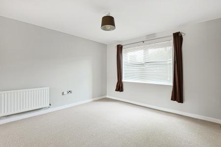 2 bedroom Flat to let in Gemini Close, Golden Valley, Cheltenham, GL51