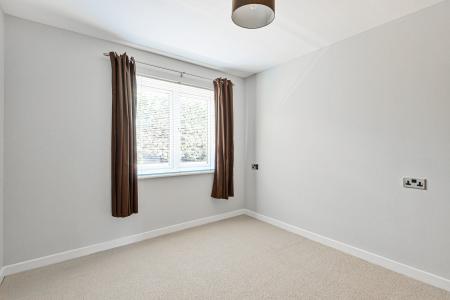 2 bedroom Flat to let in Gemini Close, Golden Valley, Cheltenham, GL51