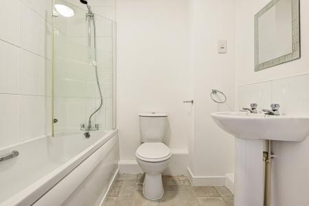 2 bedroom Flat to let in Gemini Close, Golden Valley, Cheltenham, GL51