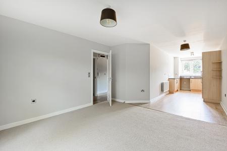 2 bedroom Flat to let in Gemini Close, Golden Valley, Cheltenham, GL51