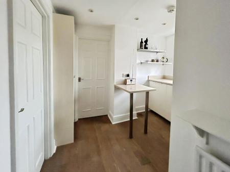 1 bedroom Flat to let in Lansdown Crescent, Lansdown, Cheltenham, GL50