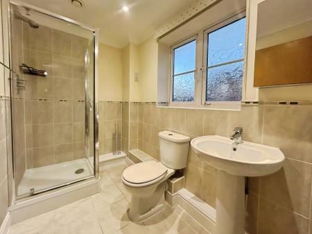 2 bedroom Flat to let in 2 Brookbank Close, Cheltenham, GL50