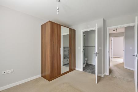 2 bedroom Flat to let in Gemini Close, Golden Valley, Cheltenham, GL51