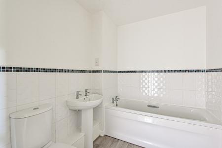 2 bedroom Flat to let in Gemini Close, Golden Valley, Cheltenham, GL51