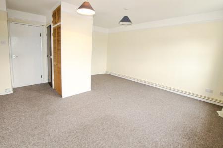 1 bedroom Studio flat to let in High Street, Lower High Street, Cheltenham, GL50