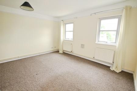 1 bedroom Studio flat to let in High Street, Lower High Street, Cheltenham, GL50