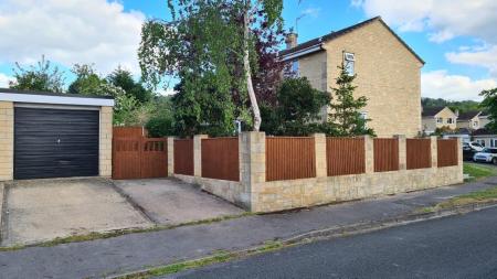 4 bedroom Semi-detached house to let in Three Sisters Lane, Prestbury, GL52