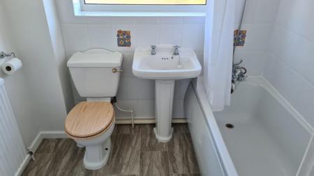 4 bedroom Semi-detached house to let in Three Sisters Lane, Prestbury, GL52