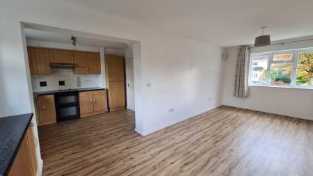 4 bedroom Semi-detached house to let in Three Sisters Lane, Prestbury, GL52