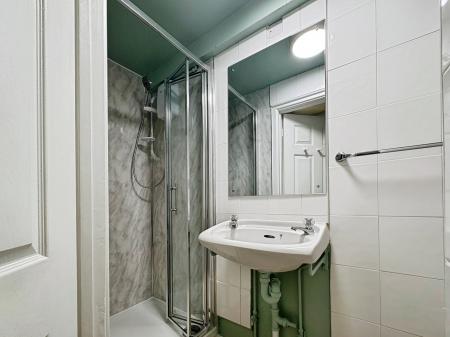 1 bedroom Flat to let in Albert Place, Pittville, Cheltenham, GL52