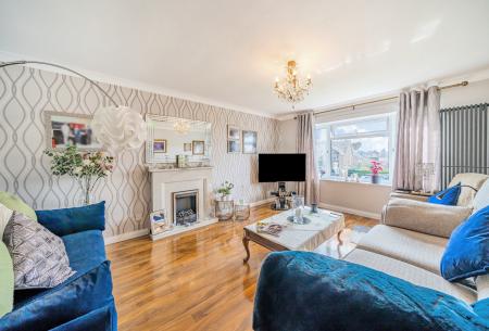 5 bedroom Semi-detached house to let in Charlton Court Road, Charlton Kings, GL52