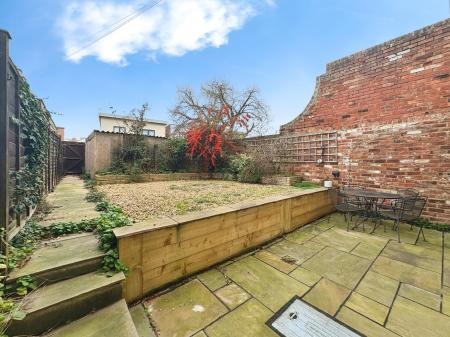 2 bedroom Flat to let in Clarence Square, Pittville, Cheltenham, GL50