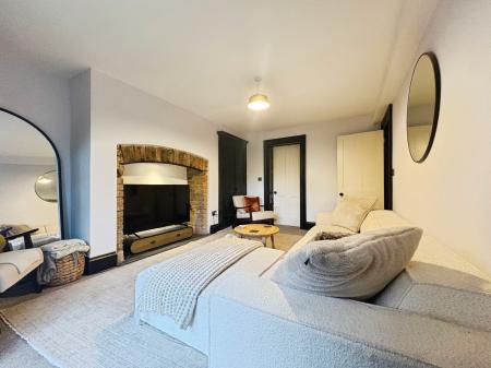 2 bedroom Flat to let in Clarence Square, Pittville, Cheltenham, GL50