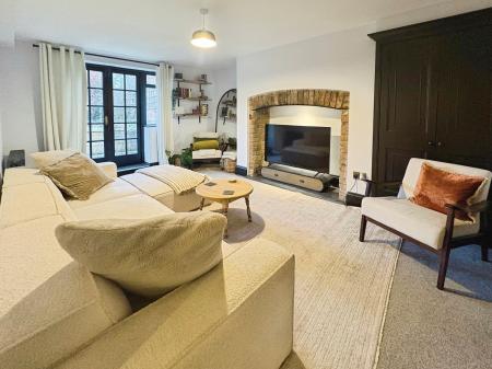 2 bedroom Flat to let in Clarence Square, Pittville, Cheltenham, GL50