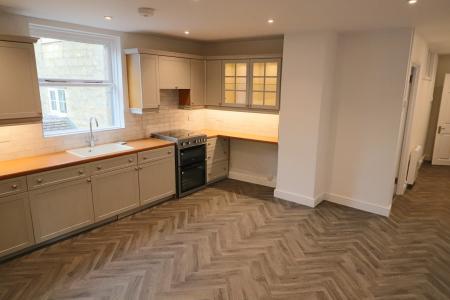 1 bedroom Flat to let in High Street, Winchcombe, GL54