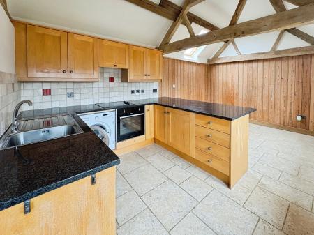 1 bedroom Flat to let in Stow Road, Alderton, GL20