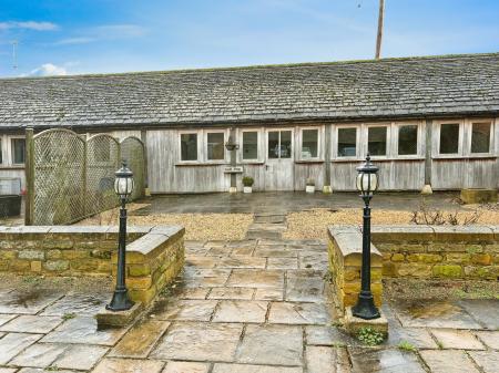 1 bedroom Flat to let in Stow Road, Alderton, GL20