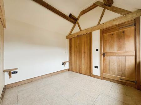 1 bedroom Flat to let in Stow Road, Alderton, GL20