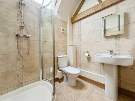 1 bedroom Flat to let in Stow Road, Alderton, GL20