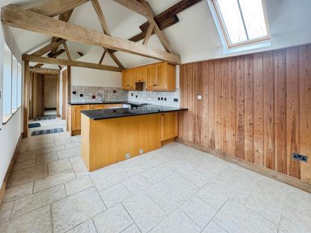 1 bedroom Flat to let in Stow Road, Alderton, GL20