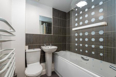 2 bedroom Flat to let in Dunlin Terrace, Cavendish Park, Cheltenham, GL51