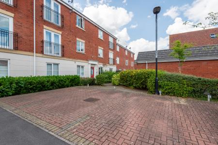 2 bedroom Flat to let in Dunlin Terrace, Cavendish Park, Cheltenham, GL51