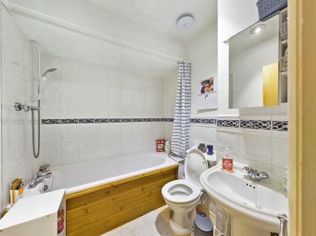 2 bedroom Flat to let in Lightfoot Street, Hoole, Chester, CH2