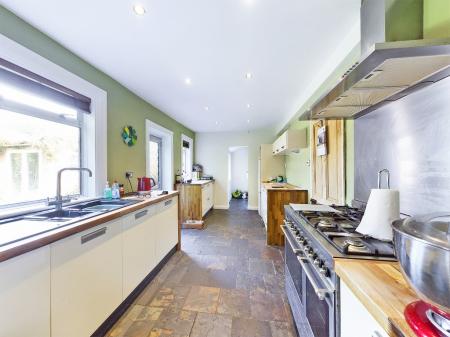 3 bedroom Detached house to let in Kingsley Road, Boughton Heath, CH3