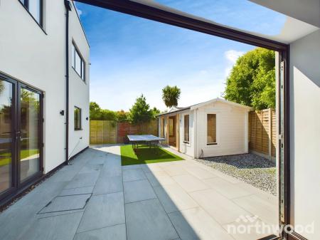 4 bedroom Detached house to let in Percival Road, Walton-on-the-Naze, CO14