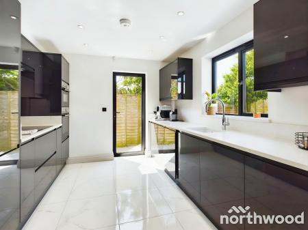 4 bedroom Detached house to let in Percival Road, Walton-on-the-Naze, CO14