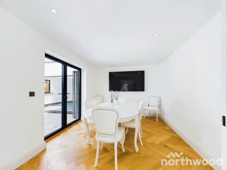 4 bedroom Detached house to let in Percival Road, Walton-on-the-Naze, CO14