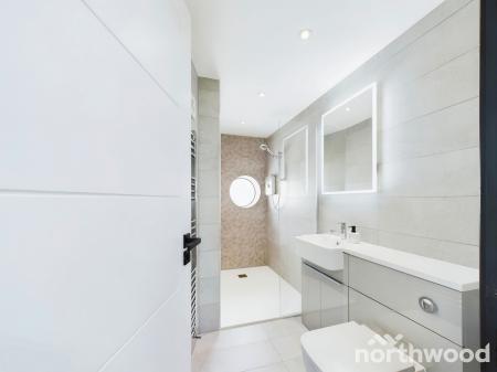 4 bedroom Detached house to let in Percival Road, Walton-on-the-Naze, CO14