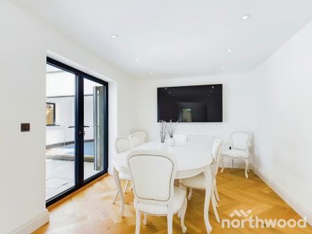 4 bedroom Detached house to let in Percival Road, Walton-on-the-Naze, CO14