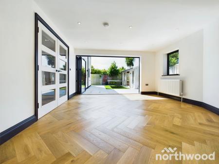 4 bedroom Detached house to let in Percival Road, Walton-on-the-Naze, CO14