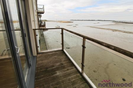2 bedroom Flat to let in Waterside Marina, Brightlingsea, CO7