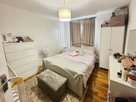 1 bedroom Flat for sale in (SALES) Leamington Close, Romford, RM3