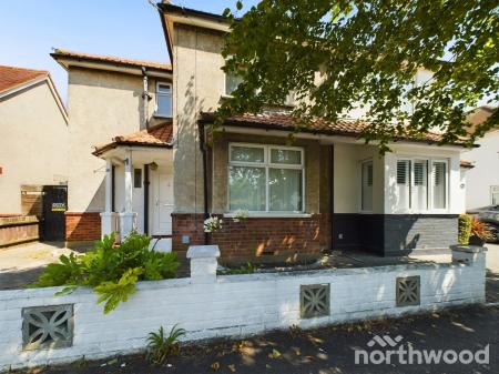 3 bedroom Semi-detached house for sale in Kings Avenue, Holland on Sea, CO15