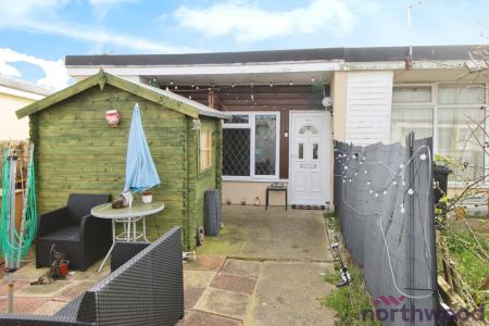 1 bedroom Chalet for sale in Lilac Avenue, Bel Air Estate, Seawick, CO16