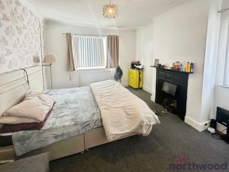 3 bedroom End of terrace house for sale in Westcliff Park Drive, Westcliff-on-Sea, SS0
