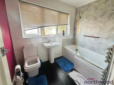 3 bedroom End of terrace house for sale in Westcliff Park Drive, Westcliff-on-Sea, SS0