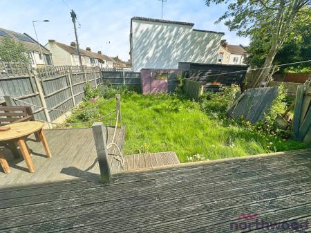3 bedroom End of terrace house for sale in Westcliff Park Drive, Westcliff-on-Sea, SS0