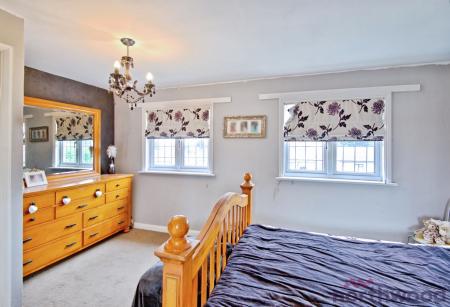 3 bedroom Terraced House for sale in Kempton Avenue, Hornchurch, RM12
