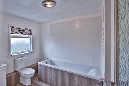 3 bedroom Terraced House for sale in Kempton Avenue, Hornchurch, RM12