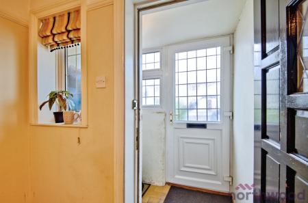 3 bedroom Terraced House for sale in Kempton Avenue, Hornchurch, RM12