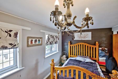 3 bedroom Terraced House for sale in Kempton Avenue, Hornchurch, RM12