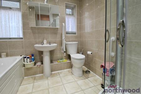 2 bedroom Detached bungalow for sale in Queens Road, Clacton-On-Sea, CO15
