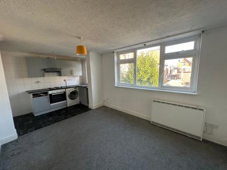 2 bedroom Flat to let in Edith Road, Clacton-On-Sea, CO15