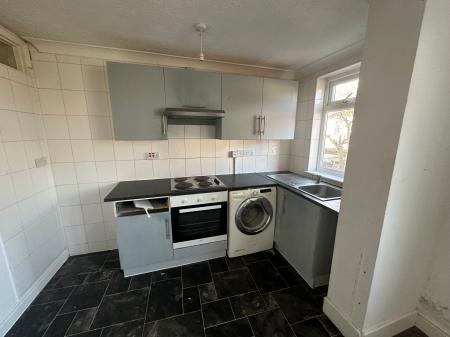 2 bedroom Flat to let in Edith Road, Clacton-On-Sea, CO15